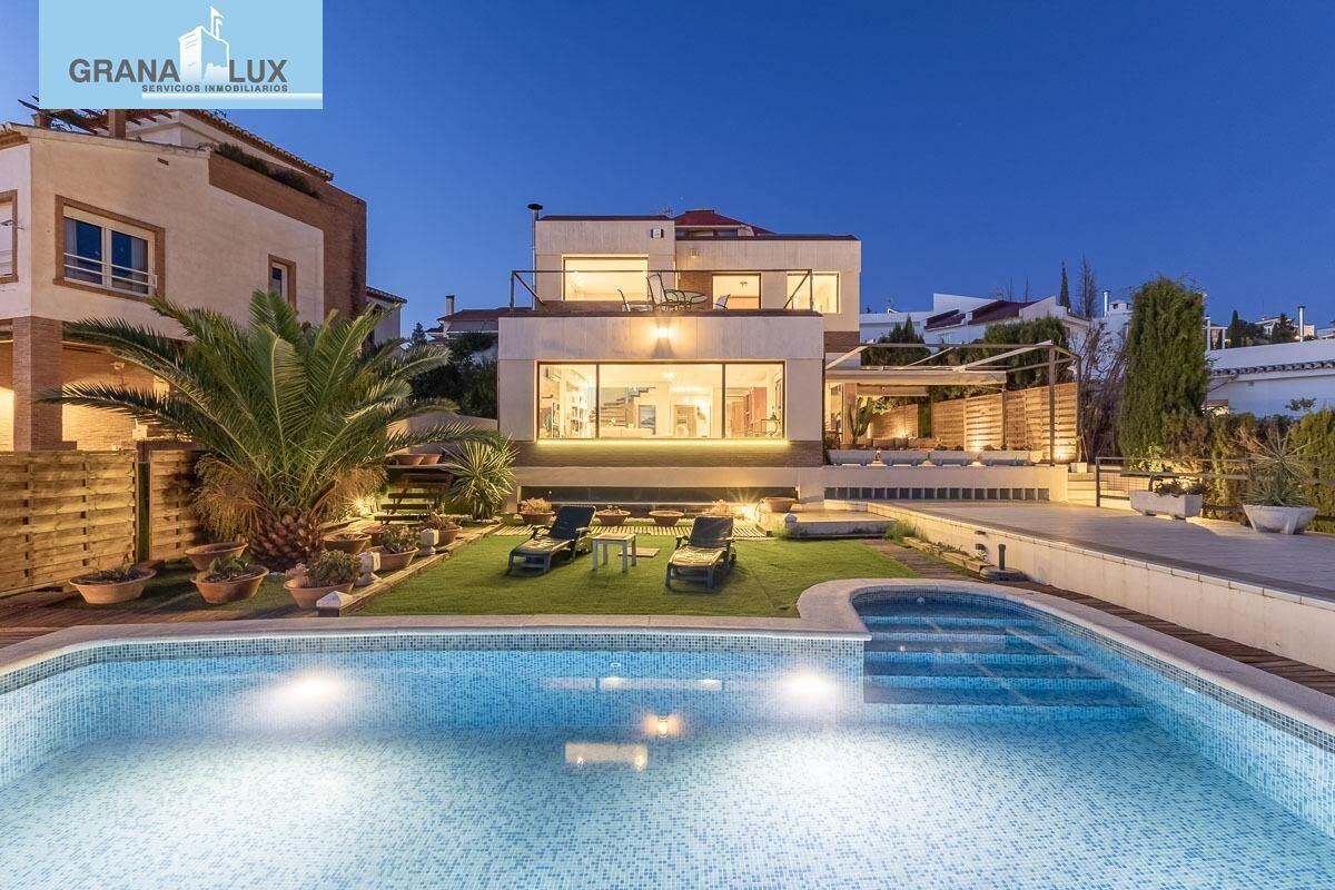 Piscina de Casa o chalet en venta en Huétor Vega con Aire acondicionado, Calefacción y Jardín privado