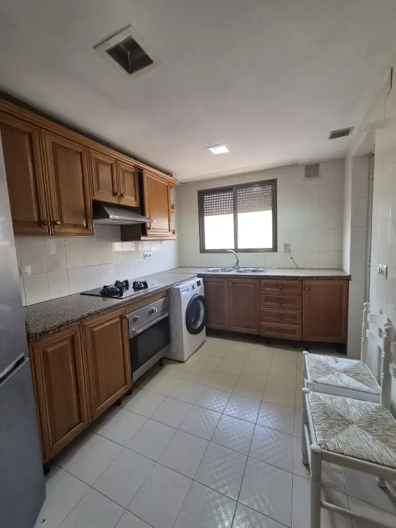 Küche von Wohnung zum Verkauf in Castellón de la Plana / Castelló de la Plana mit Ofen und Balkon