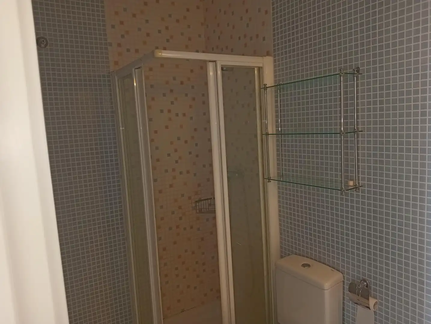 Bathroom of Flat for rent in Sevilla  with Air Conditioner, Storage room and Balcony