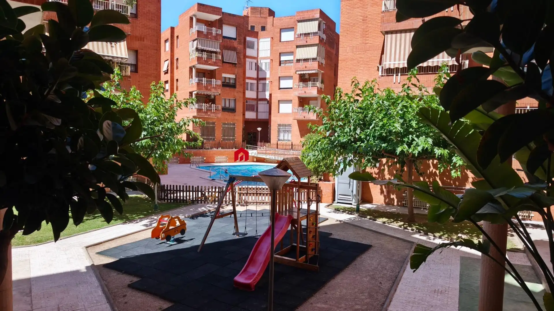 Außenansicht von Wohnung zum Verkauf in Tortosa mit Privatgarten, Terrasse und Möbliert