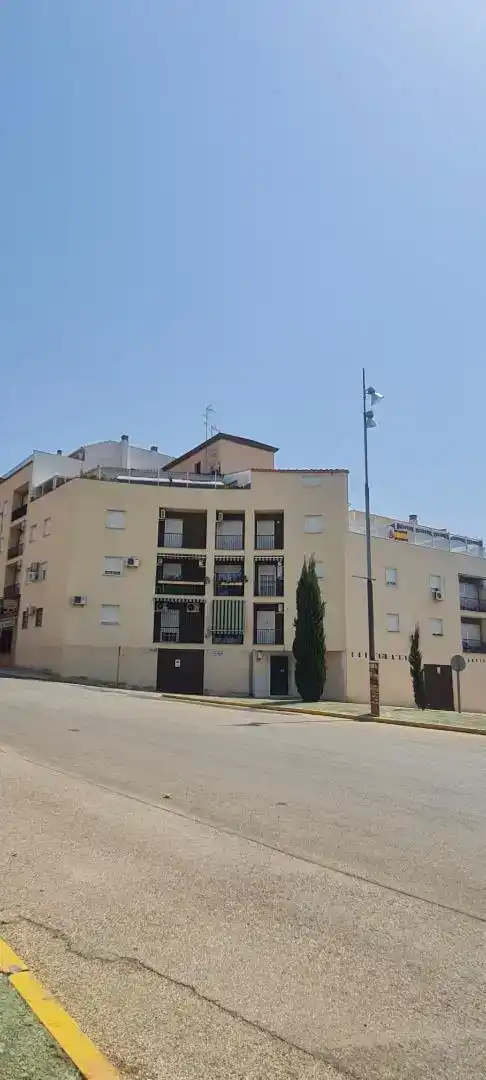 Außenansicht von Wohnung zum Verkauf in Bailén mit Klimaanlage und Balkon