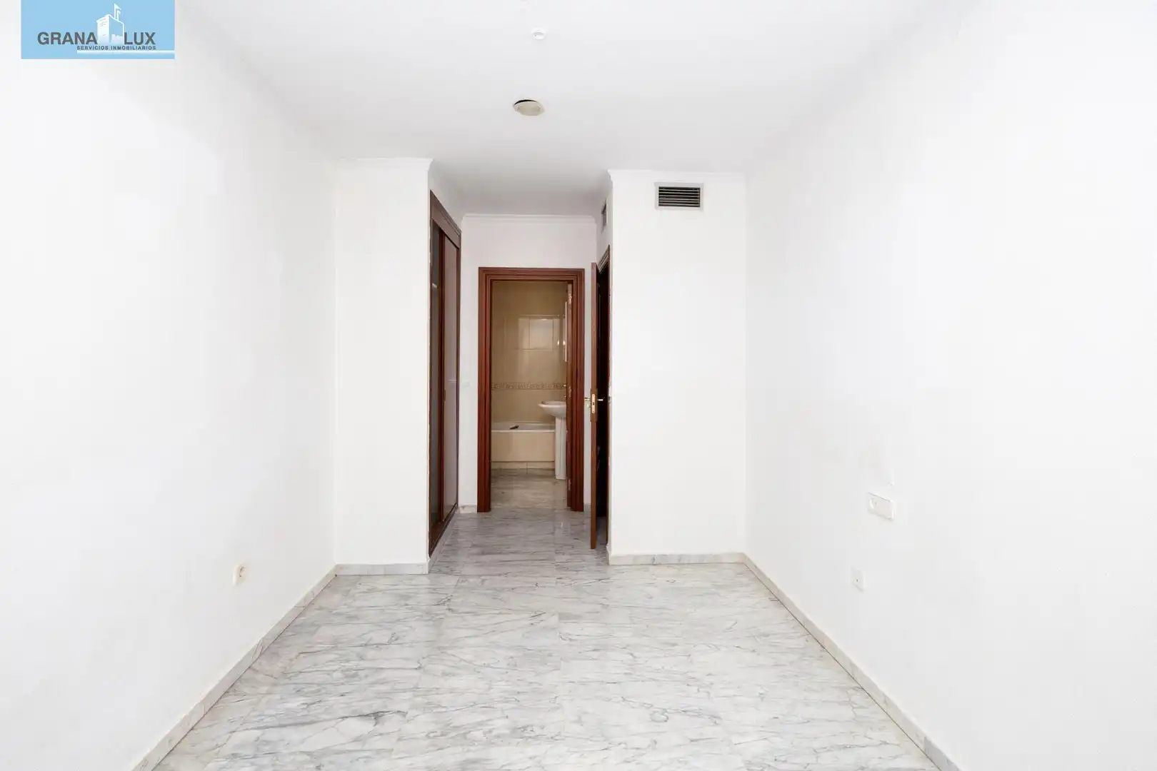 Flat for sale in Granada