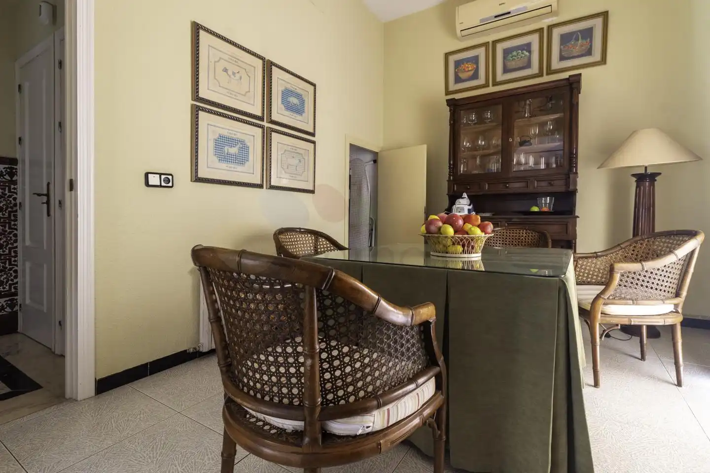 Comedor de Casa o chalet en venta en Huelva con Aire acondicionado, Calefacción y Jardín privado