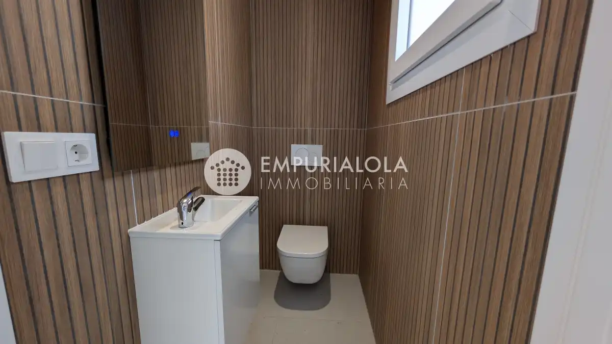 Bathroom of Houses for sale in Roses  with Air Conditioner and Private garden
