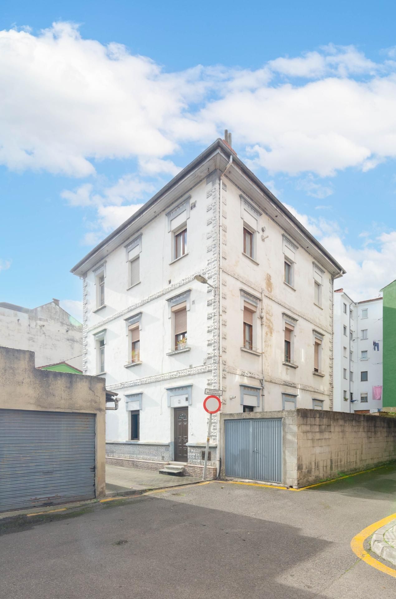 Building for sale in Travesía Santa Olaya, 1, Santa Marina - Polígono