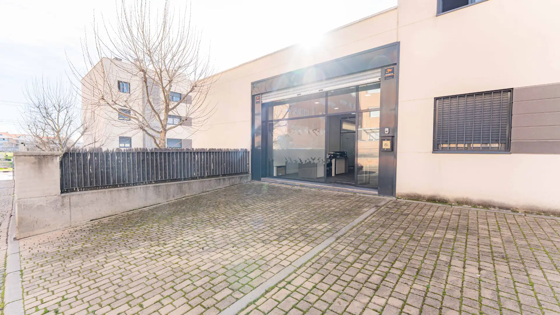 Vista exterior de Local en venda en Arroyomolinos (Madrid)