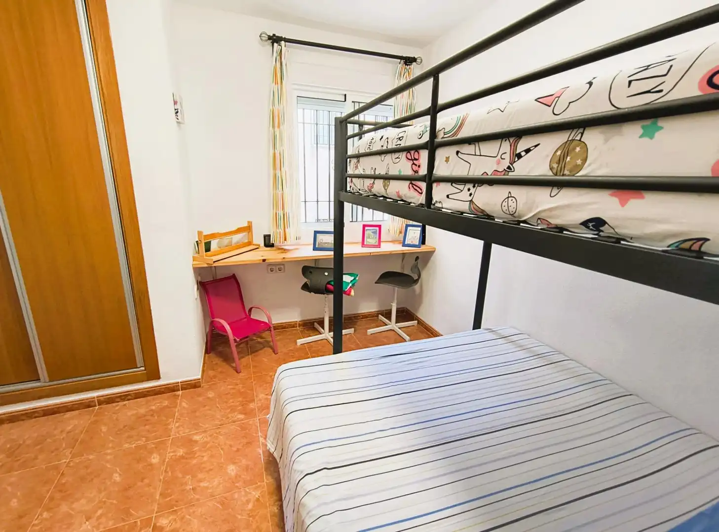 Dormitori de Casa o xalet en venda en Elche / Elx amb Aire condicionat, Jardí privat i Terrassa