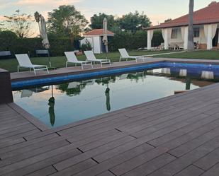 Swimming pool of House or chalet to rent in Alcalá de Guadaira  with Air Conditioner, Heating and Private garden