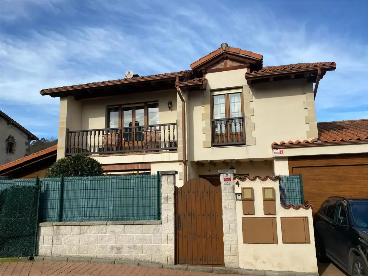 Vista exterior de Casa o xalet en venda en Piélagos amb Jardí privat, Parquet i Traster