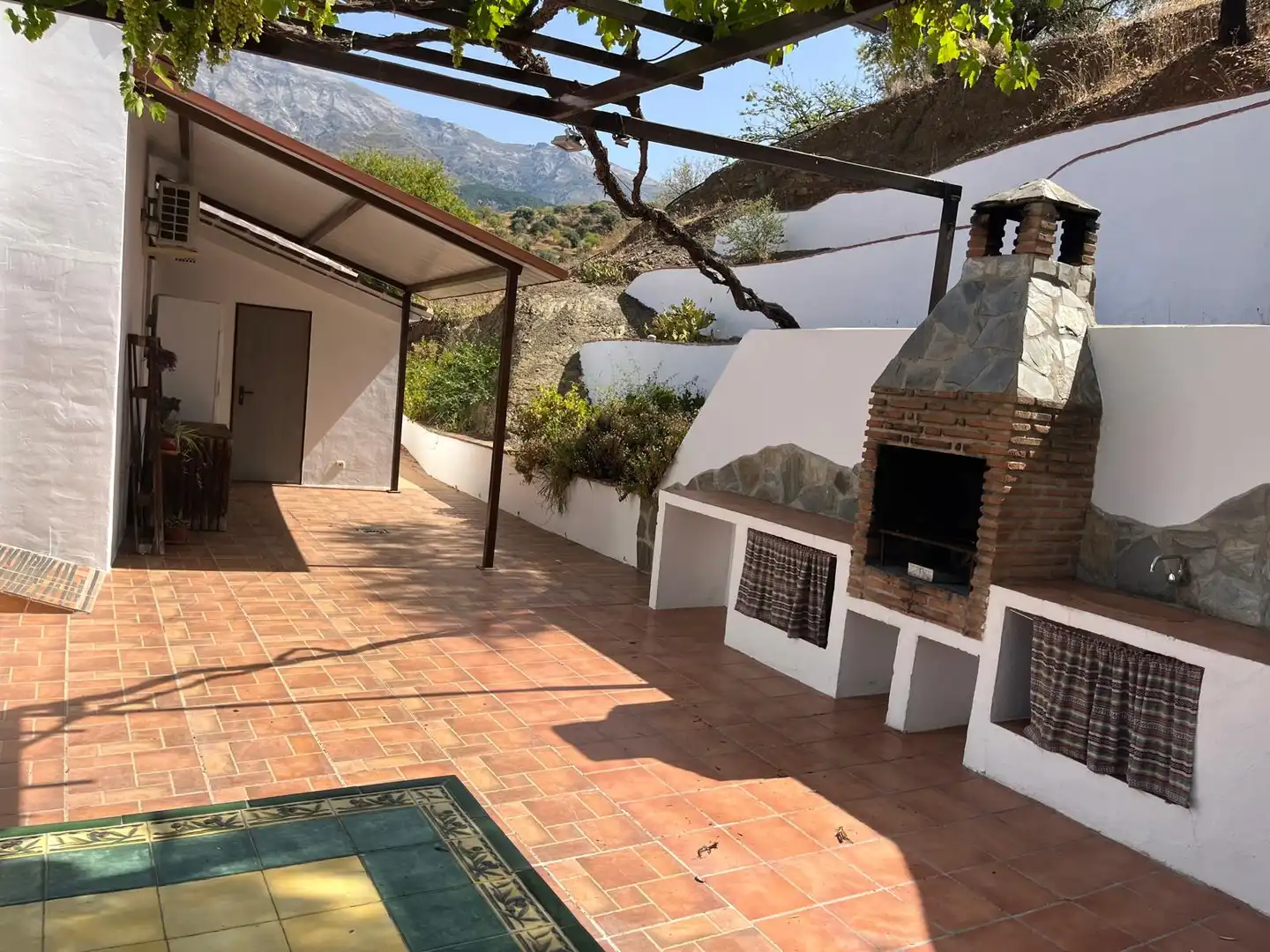 Terrassa de Finca rústica de lloguer en Sedella amb Aire condicionat, Jardí privat i Traster