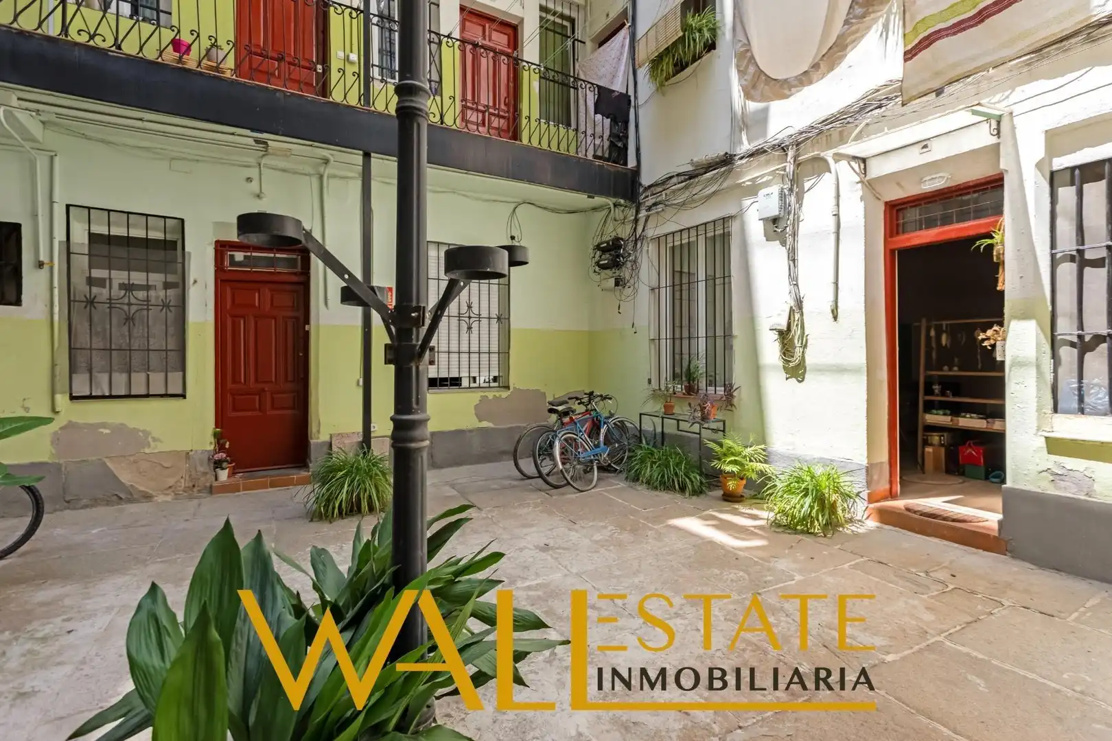 Vista exterior de Planta baja en venta en Madrid con Calefacción