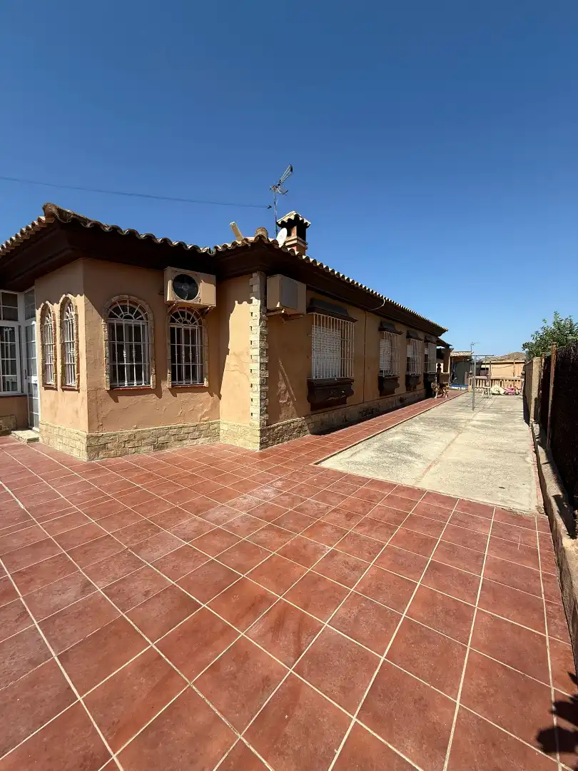 Exterior view of Houses for sale in El Puerto de Santa María  with Air Conditioner, Private garden and Storage room