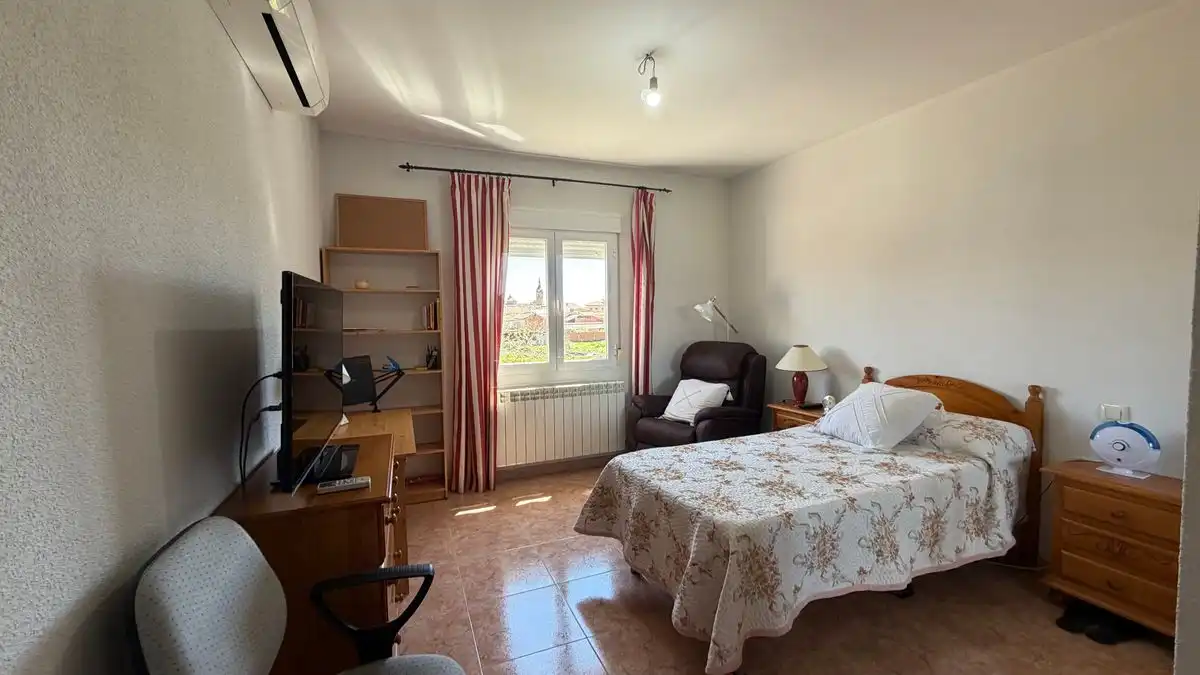 Adossat amb terrassa en venda a Cedillo del Condado, imagen 13