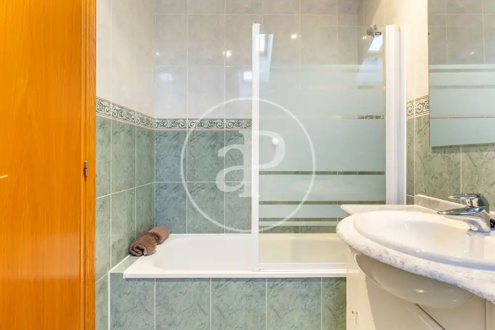 Baño de Ático de alquiler en Bétera con Aire acondicionado, Calefacción y Jardín privado