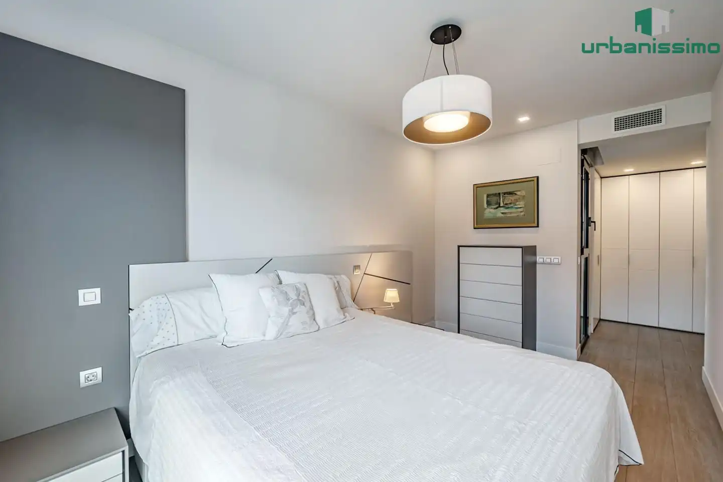 Bedroom of Flat for sale in Madrid  with Air Conditioner, Terrace and Storage room