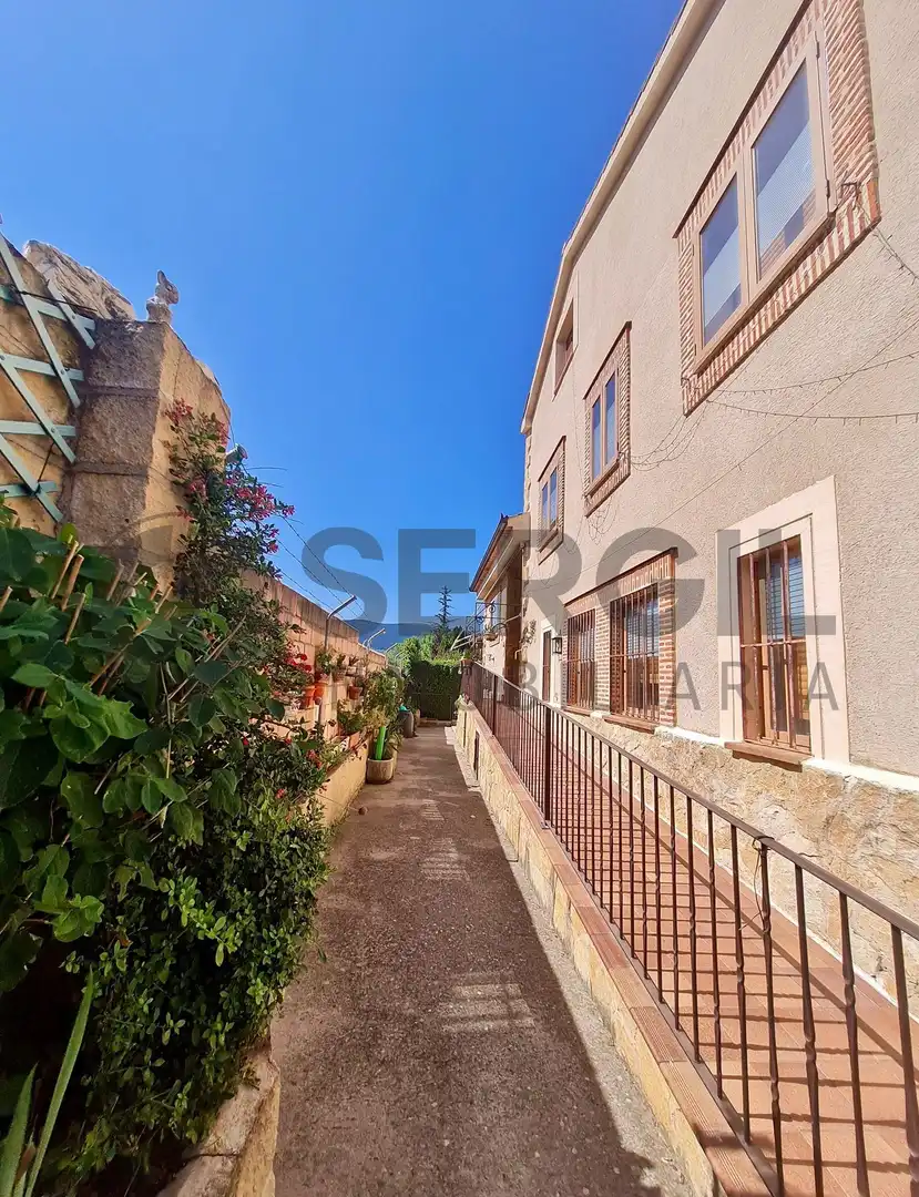 Vista exterior de Casa o chalet en venta en Prádena con Calefacción y Jardín privado