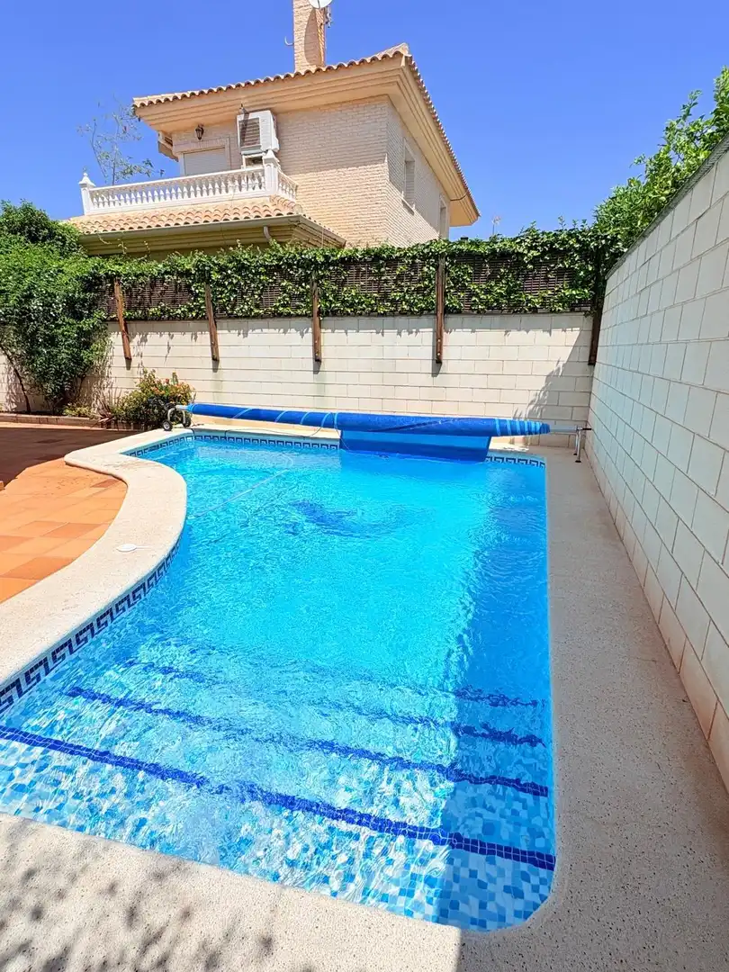 Piscina de Casa o xalet en venda en Petrer amb Aire condicionat, Calefacció i Jardí privat