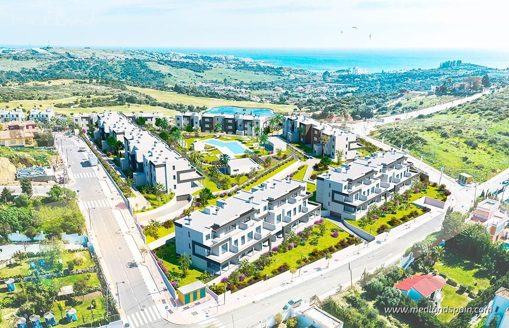 Vista exterior de Apartament en venda en Estepona amb Aire condicionat, Calefacció i Terrassa
