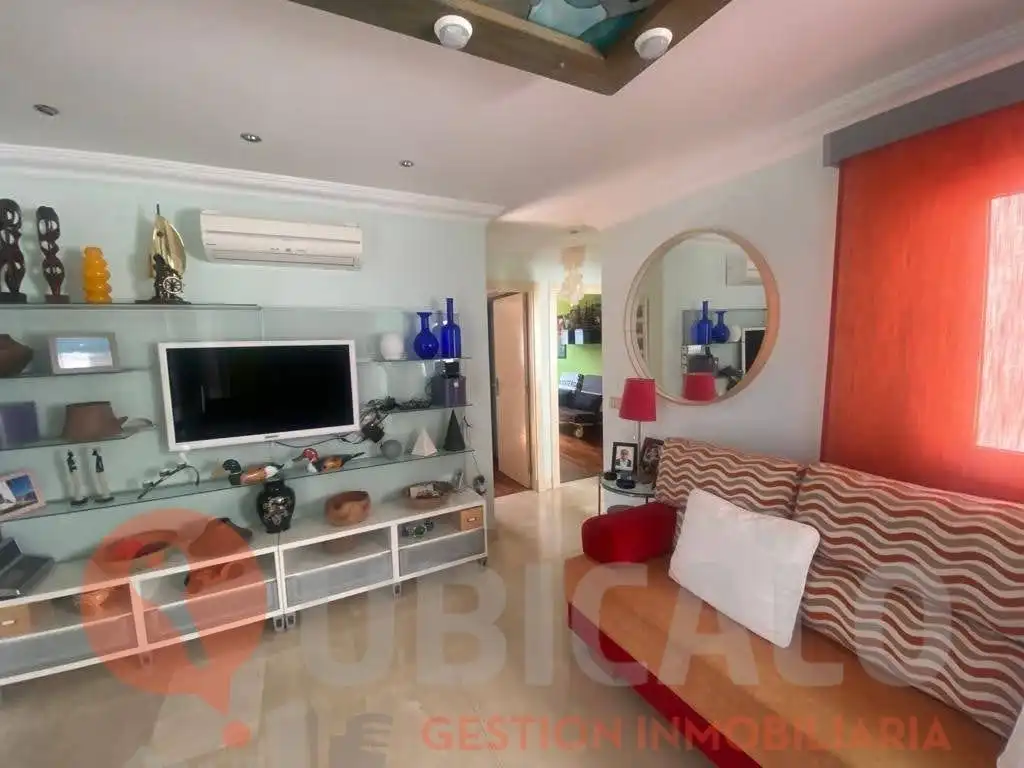 Sala de estar de Ático en venta en San Cristóbal de la Laguna con Amueblado, Horno y Lavadora