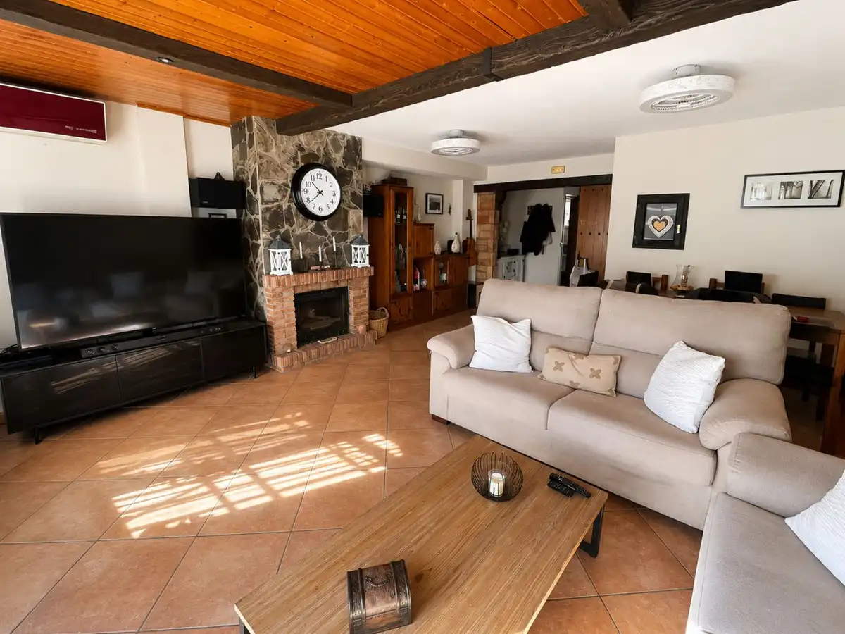 Sala d'estar de Casa adosada en venda en Alhaurín de la Torre amb Aire condicionat, Calefacció i Jardí privat