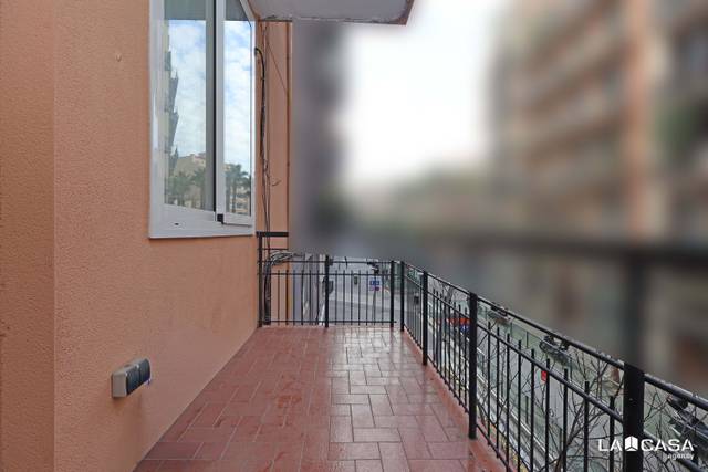 Piso en Venta en Carrer de Jaume Fabra en El Poble Sec - Parc de Montjuïc