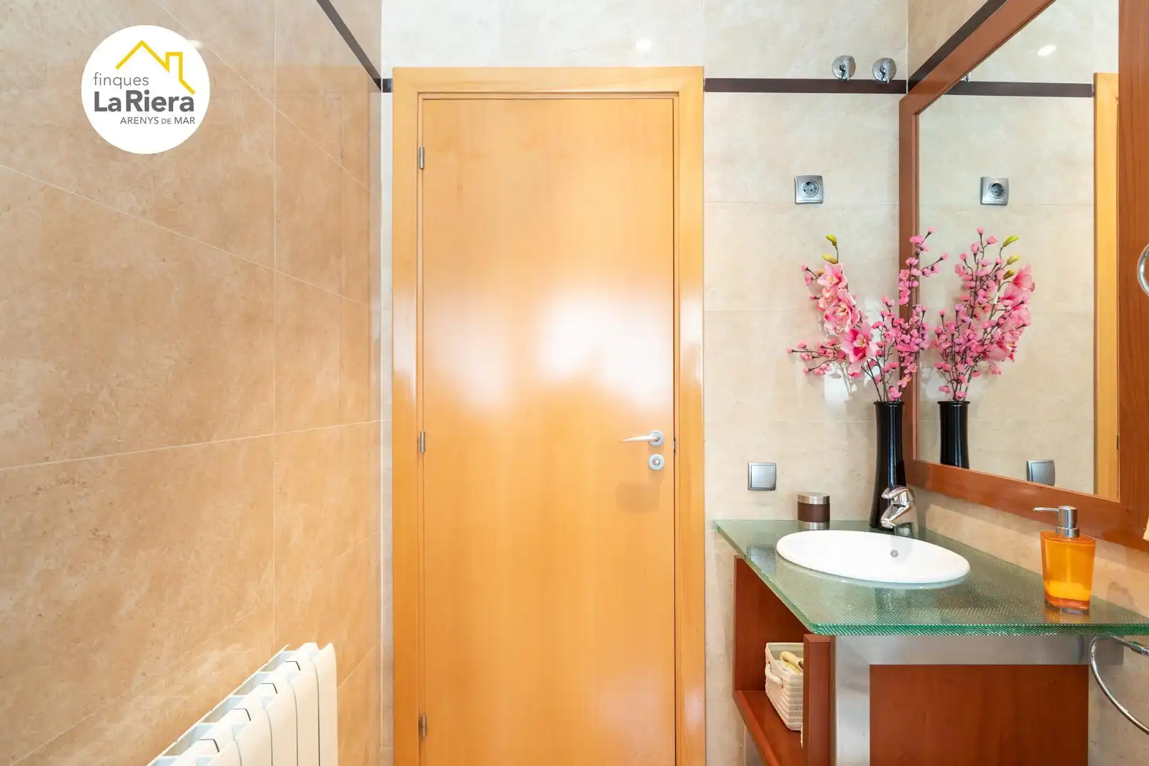 Bathroom of Houses for sale in Arenys de Munt  with Air Conditioner, Heating and Private garden