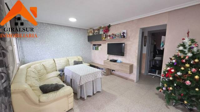 Piso en Venta en Calle Ciudad de Paterna en Parque Alcosa