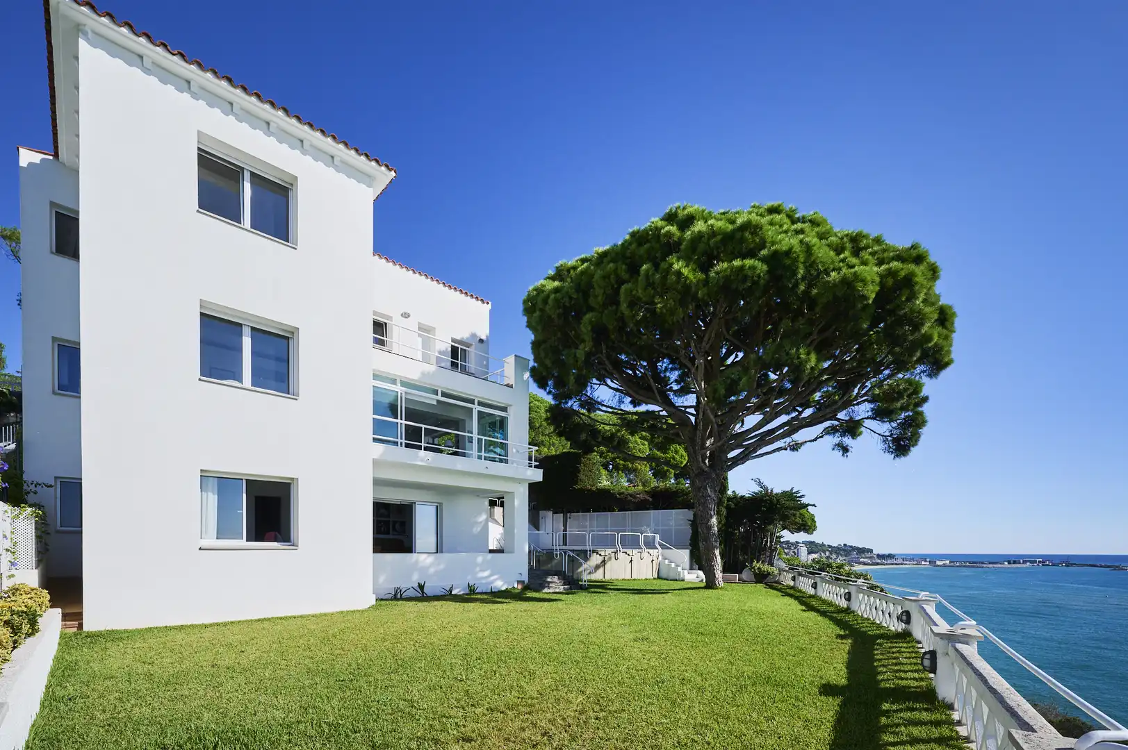Vista exterior de Casa o xalet en venda en Arenys de Mar amb Aire condicionat, Calefacció i Jardí privat