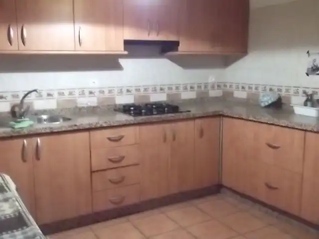 Cuina de Casa adosada en venda en Jérez del Marquesado amb Terrassa, Moblat i Rentadora