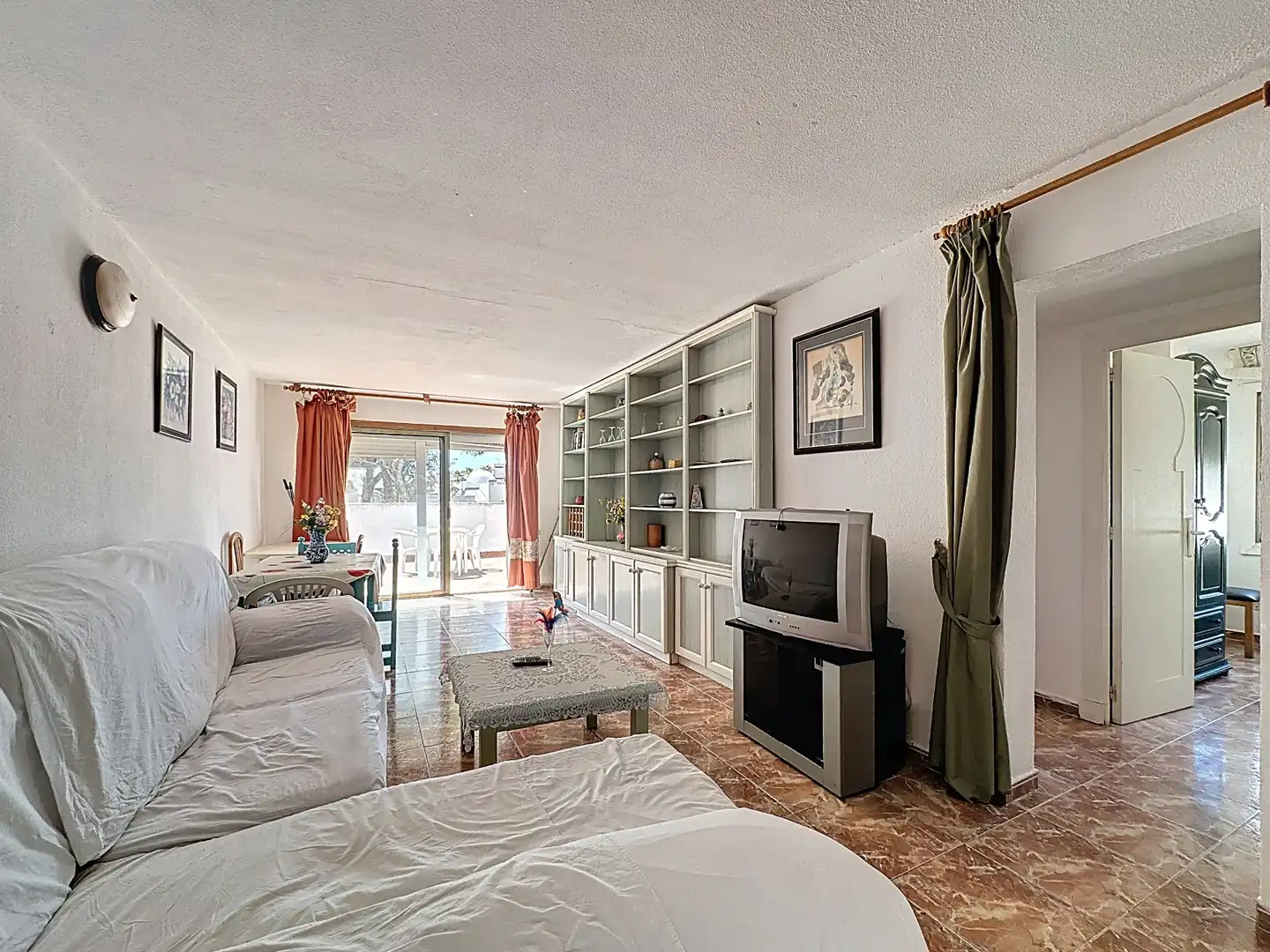 Sala de estar de Apartamento en venta en Roquetas de Mar con Jardín privado, Terraza y Amueblado