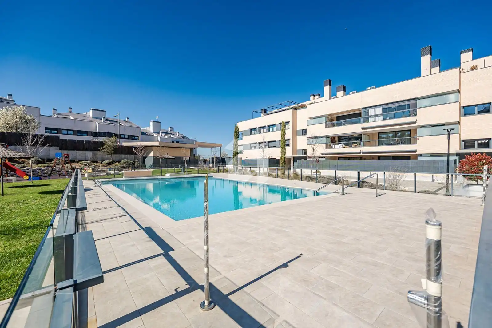 Piscina de Pis en venda en Boadilla del Monte amb Aire condicionat, Calefacció i Terrassa