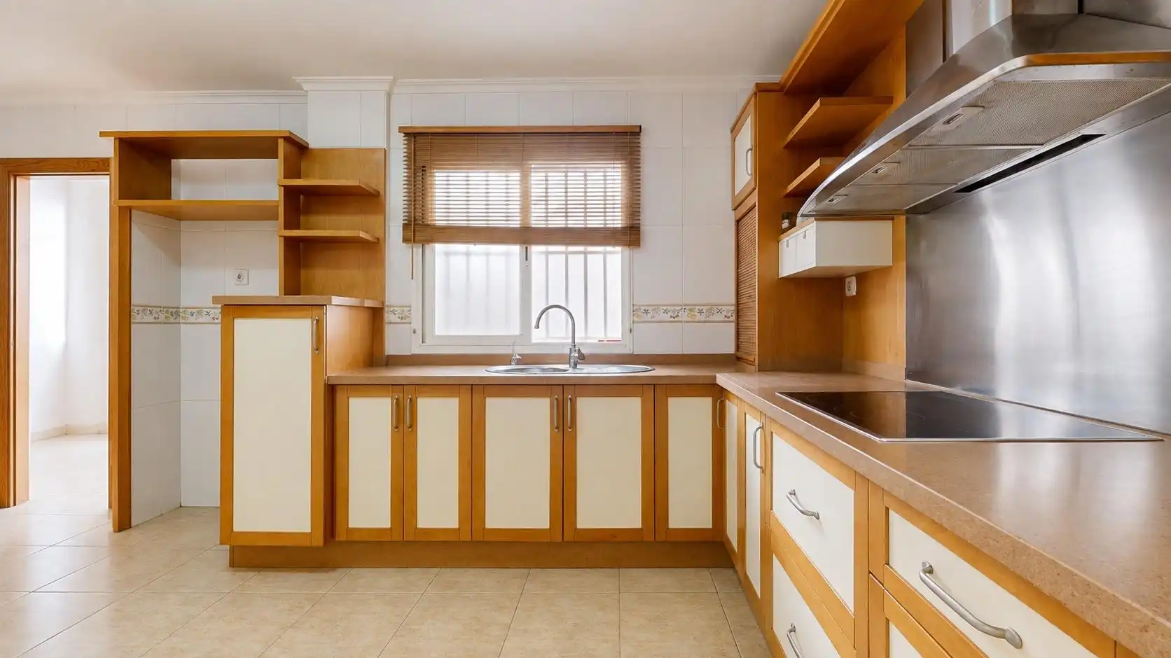Cuina de Casa o xalet en venda en Roquetas de Mar amb Aire condicionat, Jardí privat i Terrassa