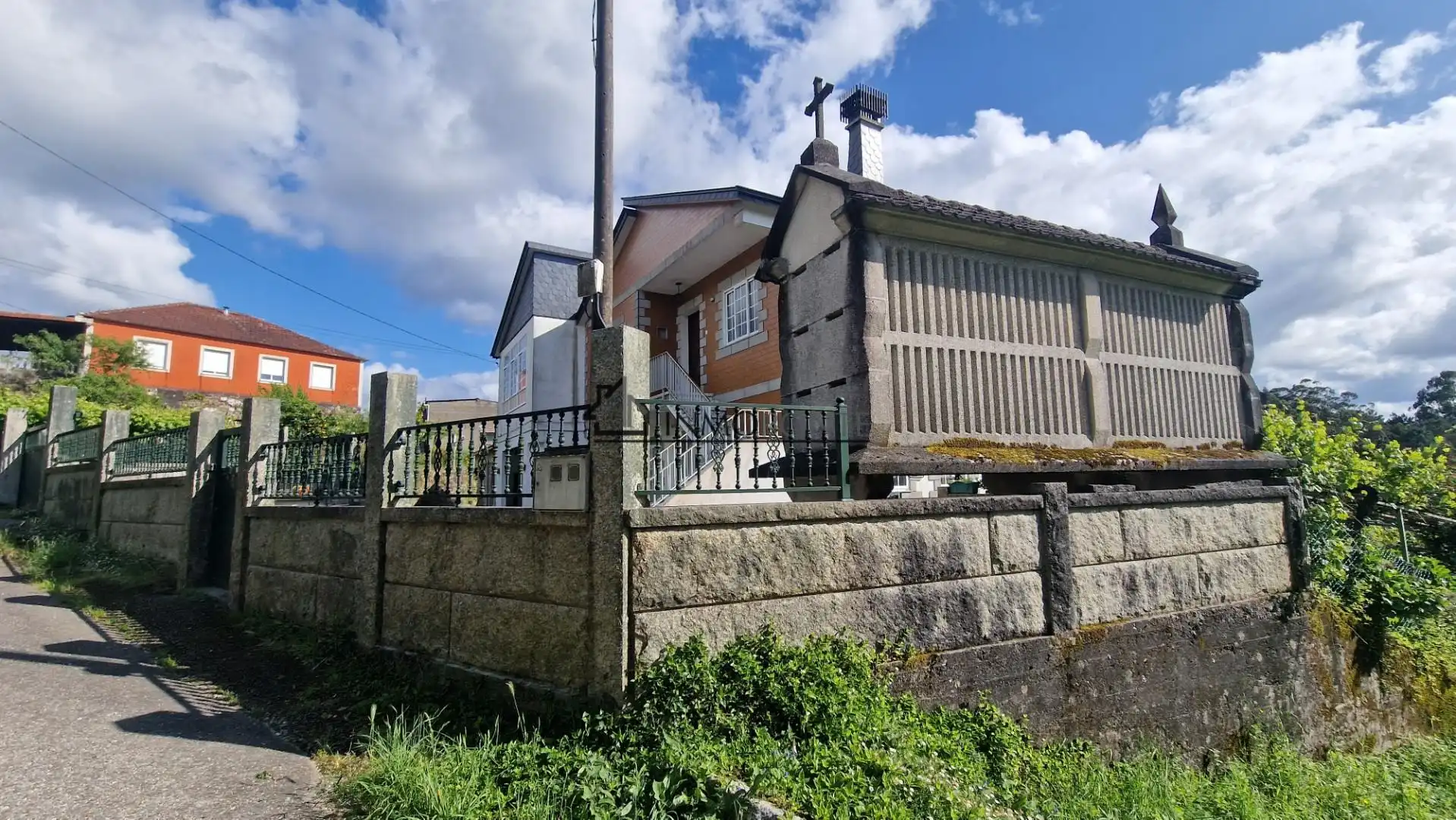 Vista exterior de Casa o xalet en venda en Moraña amb Jardí privat