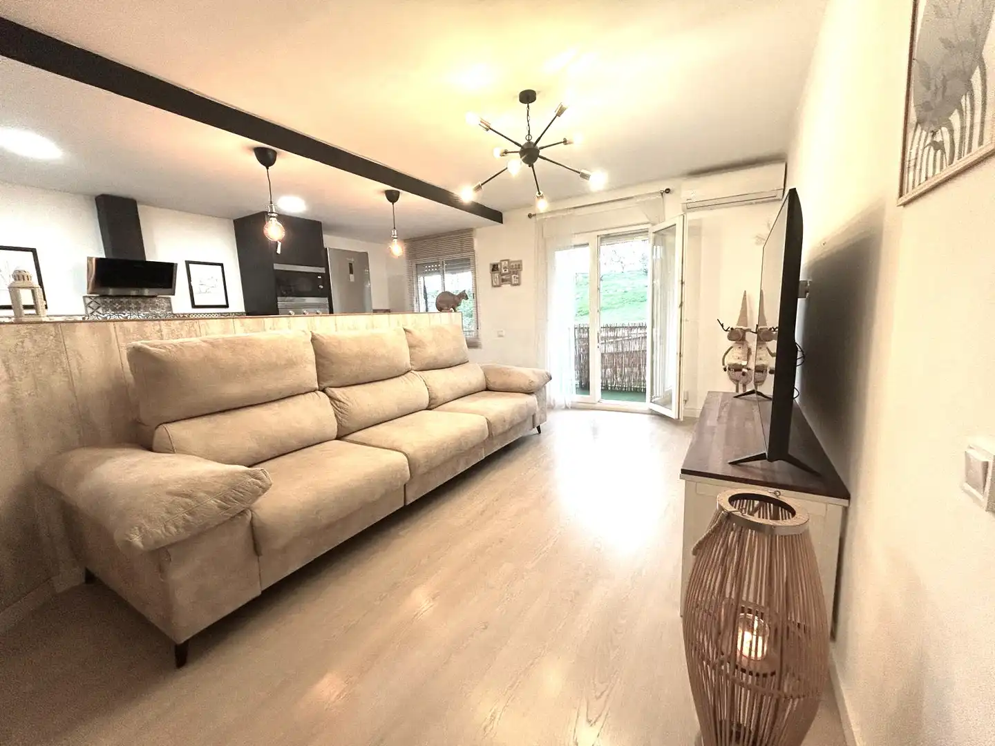 Sala d'estar de Pis en venda en Badalona amb Aire condicionat, Calefacció i Parquet