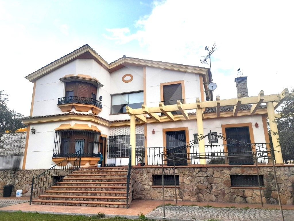 Exterior view of House or chalet for sale in Badajoz Capital  with Air Conditioner, Private garden and Terrace