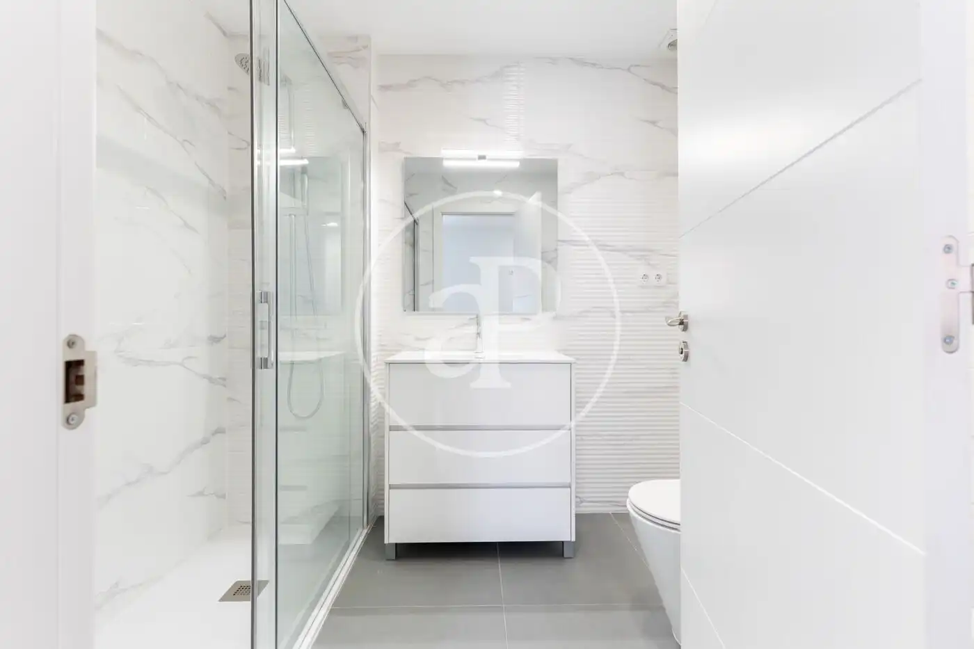 Badezimmer von Dachboden zum Verkauf in Terrassa mit Klimaanlage, Heizung und Terrasse