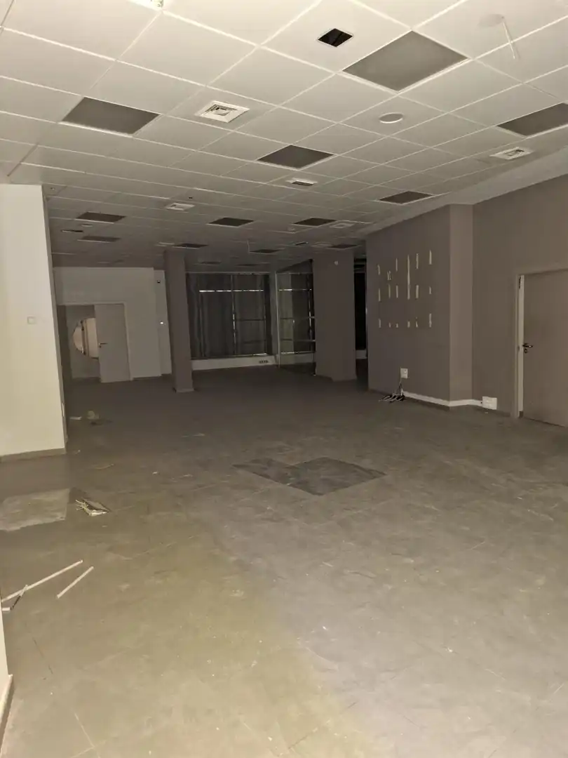 Gewerbefläche zum Verkauf in Calle Mauricio Legendre. 4-5, imagen 5
