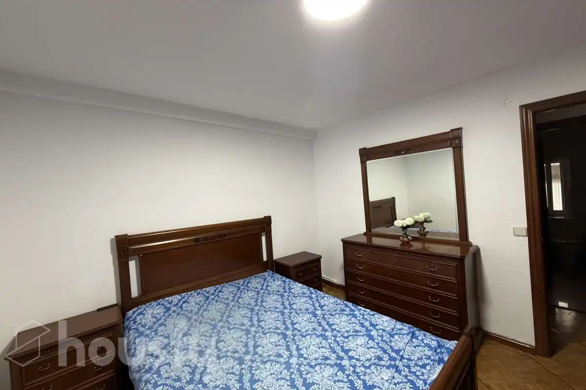 Schlafzimmer von Wohnung zur Miete in Madrid mit Heizung, Möbliert und Balkon