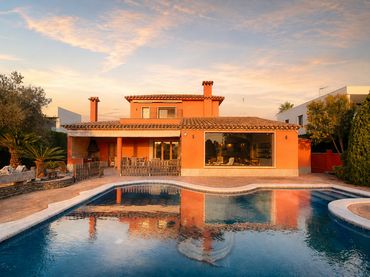 Xalet amb piscina en venda a Carrer Pení