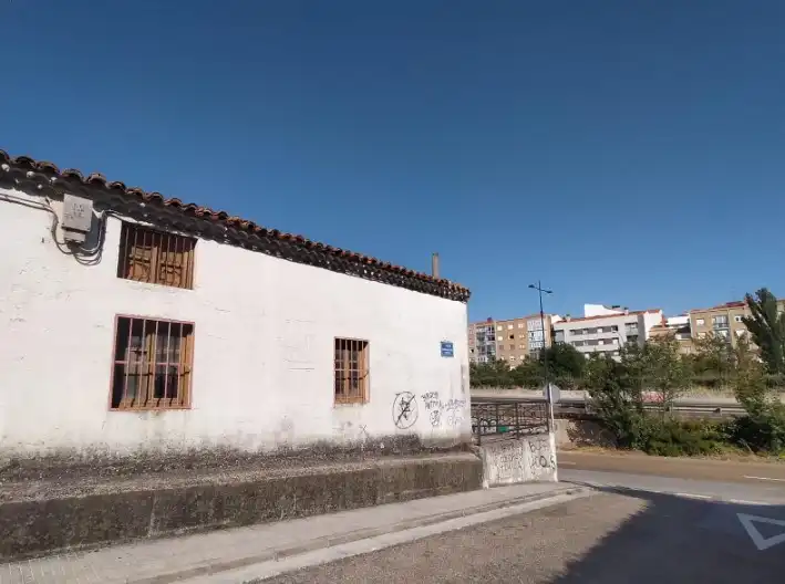 Vista exterior de Nau industrial en venda en Burgos