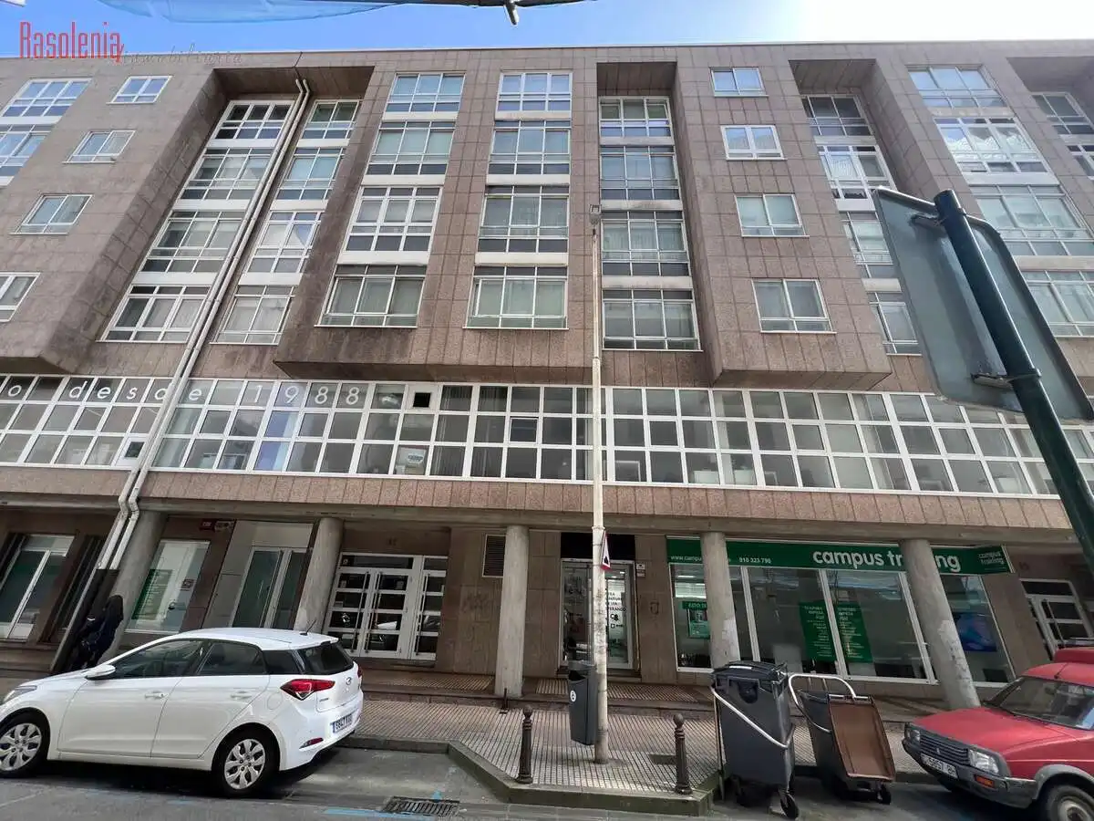 Oficina amb ascensor en venda a Comandantes Fontanes 11