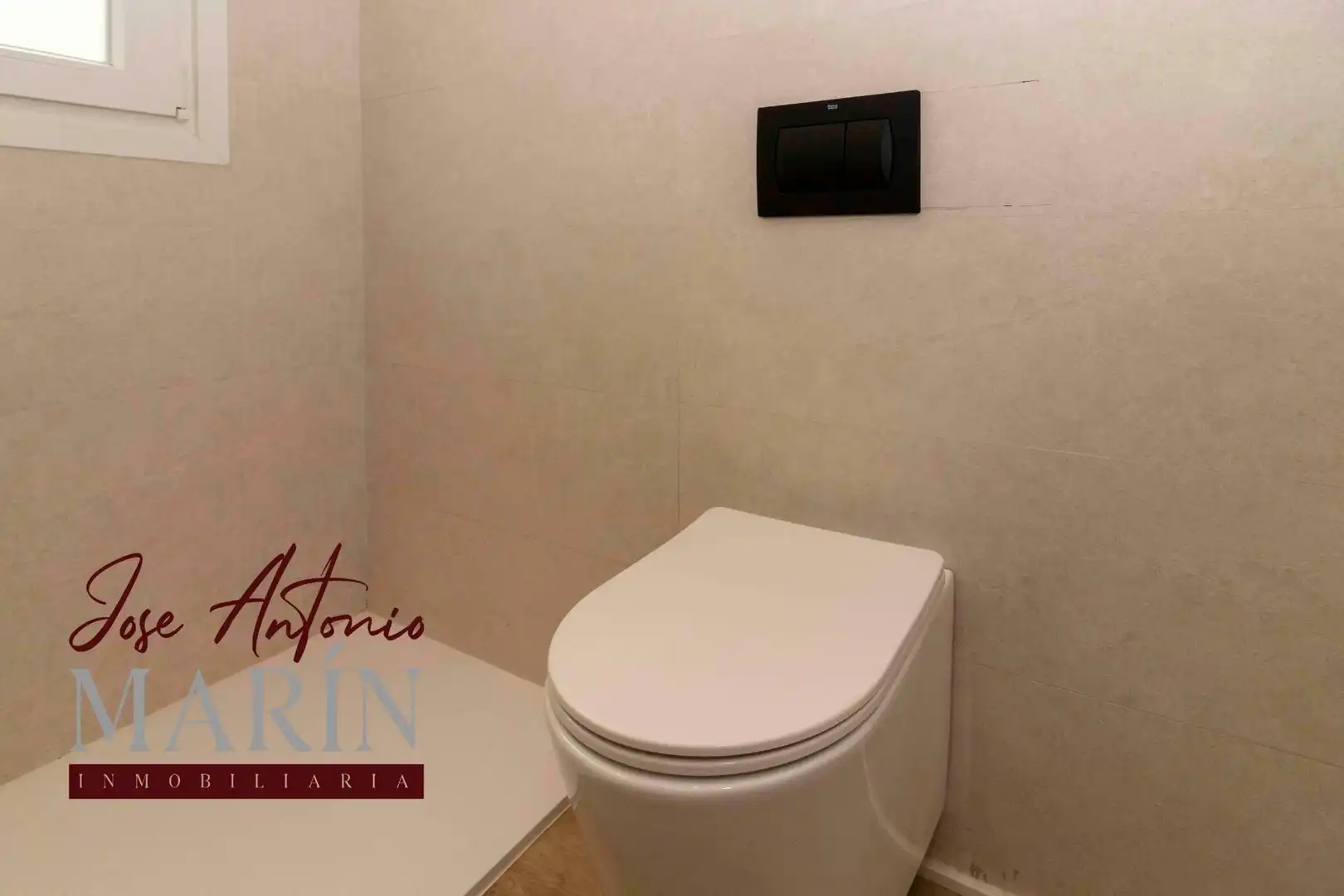 Bany de Apartament en venda en Badajoz amb Aire condicionat