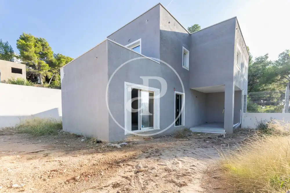 Casa aparellada amb terrassa en venda a Godelleta
