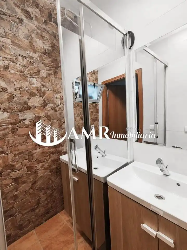Bathroom of Ground floor for sale in Alcalá de Henares  with Air Conditioner and Internet