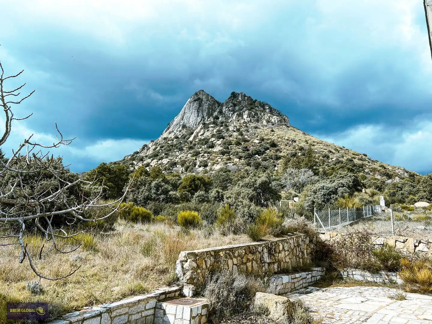 Vista exterior de Casa o xalet en venda en La Cabrera amb Jardí privat, Terrassa i Traster