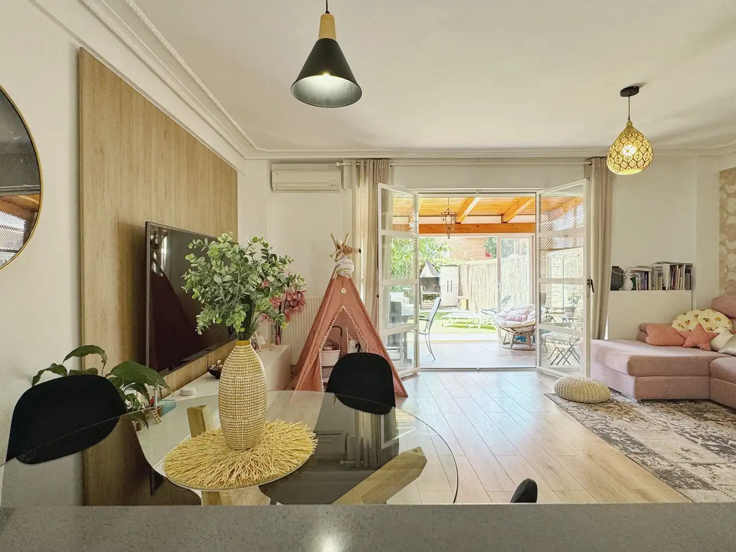 Sala de estar de Casa adosada en venta en Lardero con Aire acondicionado, Calefacción y Jardín privado