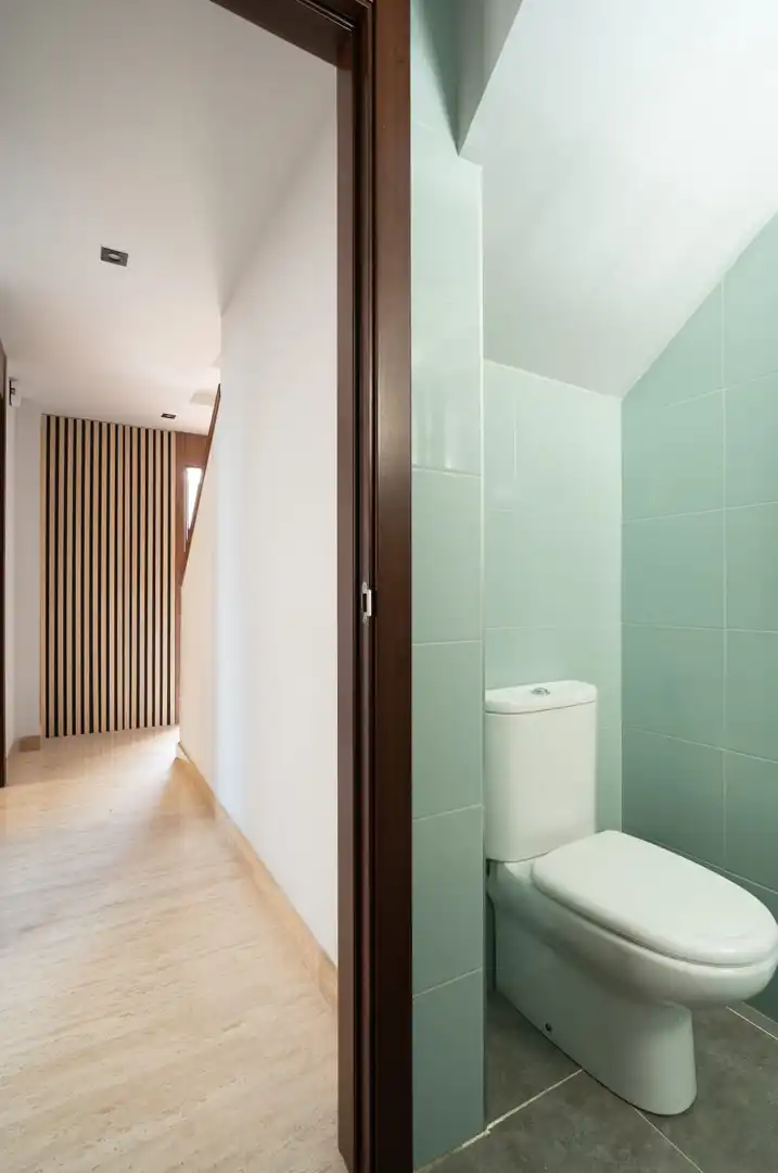 Baño de Dúplex en venta en Mijas con Aire acondicionado, Terraza y Piscina