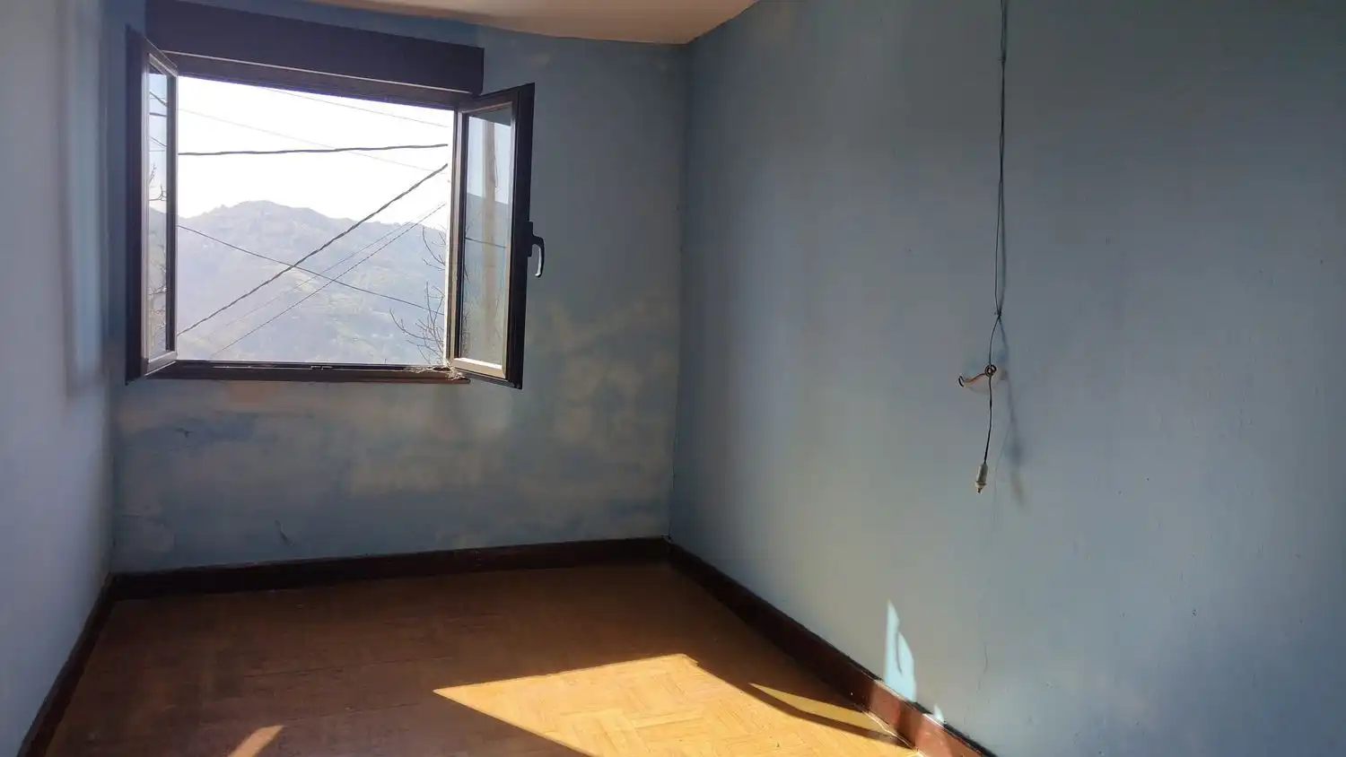 Dormitori de Casa o xalet en venda en San Martín del Rey Aurelio amb Piscina