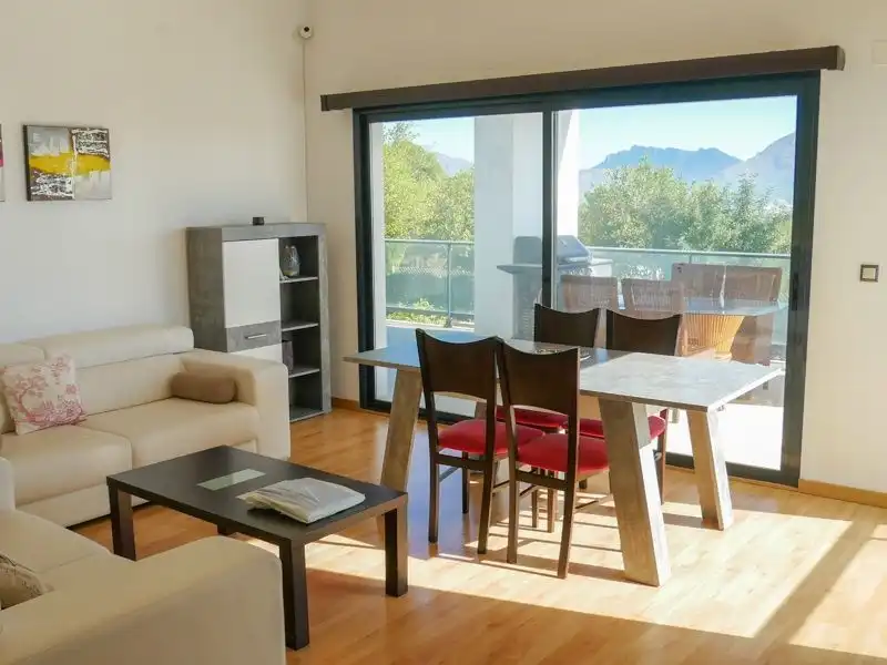 Sala d'estar de Casa o xalet de lloguer en Polop amb Aire condicionat, Jardí privat i Terrassa