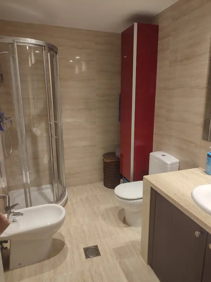 Badezimmer von Wohnungen zum Verkauf in L'Ampolla mit Klimaanlage, Heizung und Terrasse